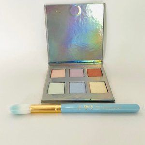 NEW- Naked Holographic Highlighter and Ipsy brush